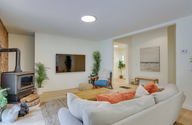 Charming Swan Lake Apartment w/Deck!