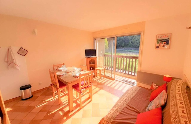 Charming T2 in Saint-Lary-Soulan with balcony, parking, and ski locker