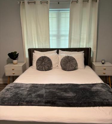 Charming Tampa 2BR - Near Busch Gardens & Zoo