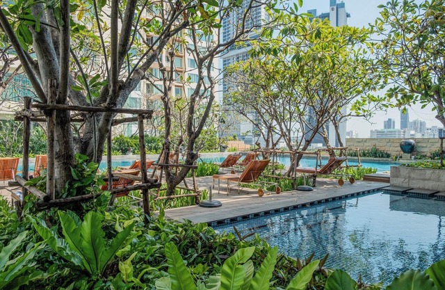 Charming 2-bedroom duplex with WiFi, AC in wonderful Krung Thep Maha Nakhon