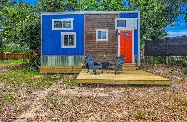 Charming Tiny House Retreat in Pensacola - Relax, Explore, Enjoy!