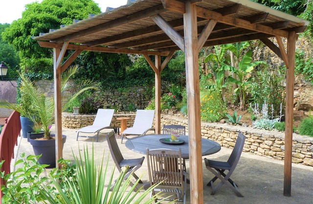 "Charming troglodyte house near Sarlat