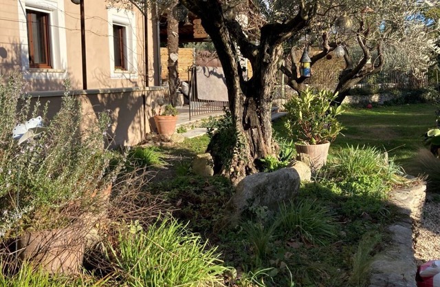 Charming villa with pool and garden. Isle sur la Sorgue