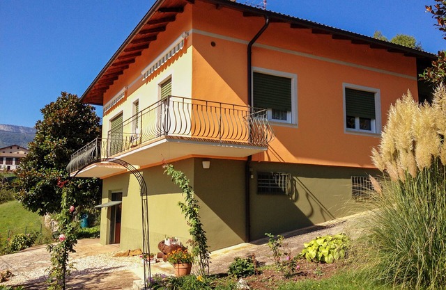 Charming villa with large garden - near Lake Garda & ski resorts