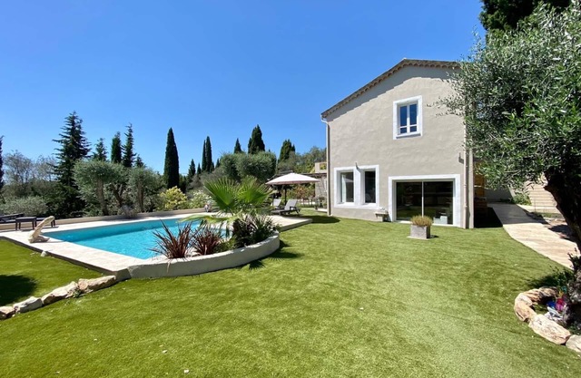 Charming villa with swimming pool in Le Rouret