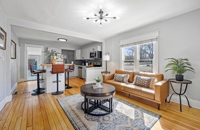 Charming Vintage Cottage with Hot Tub & Free Bikes!