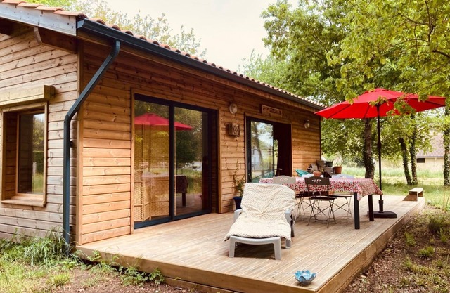 Charming wooden bohemian chalet for 2/3 guests near Contis