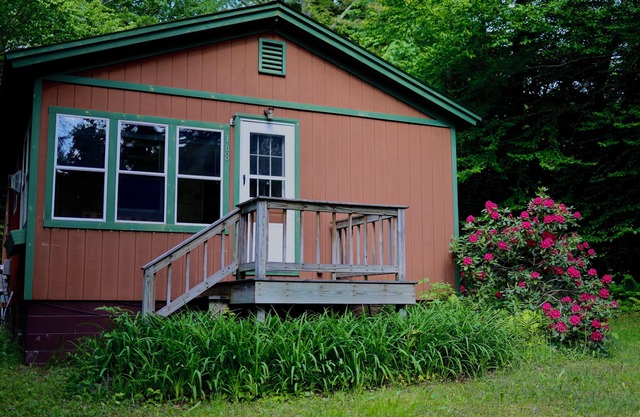 Charming Waterfront Cabin with Dock and access to Canada Lake in the Adirondacks