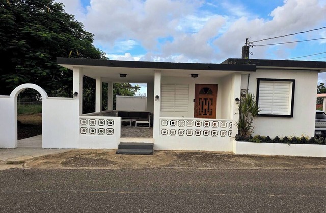 Charming writer's studio in quaint Hatillo with AC