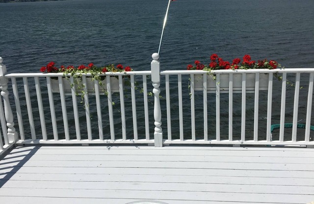 Chateau du Lac Bed and Breakfest Full with Lake View