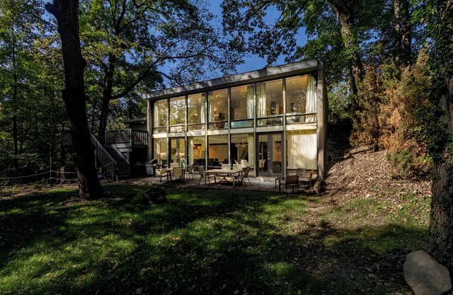 Chatham House: Indy Retro Retreat - spacious 5-bedroom house with backyard