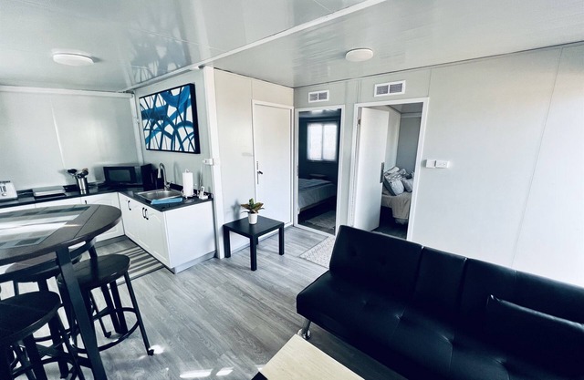 Cheerful 2BR Tiny-Home in Historic Garfield