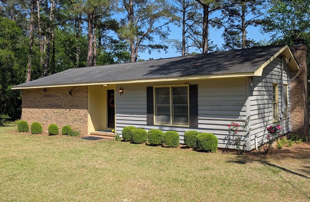 Cheerful cozy lake retreat - Newly Renovated in 2025 - New Floors and New HVAC