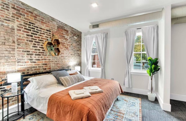 Chelsea Place: Premier Modern Downtown 2BR Loft