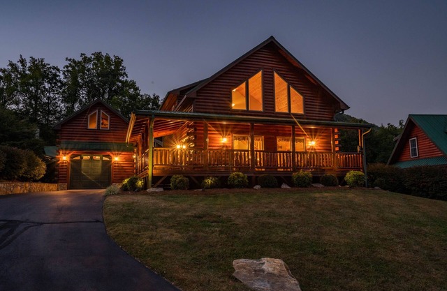 Chestnut Lodge ~ New Cabin by Willow Tree Cabins ~