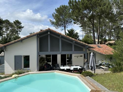 Chez Céline Sous les Pins, de 4 à 8 personnes, Piscine, Océan, Lac, Vélos