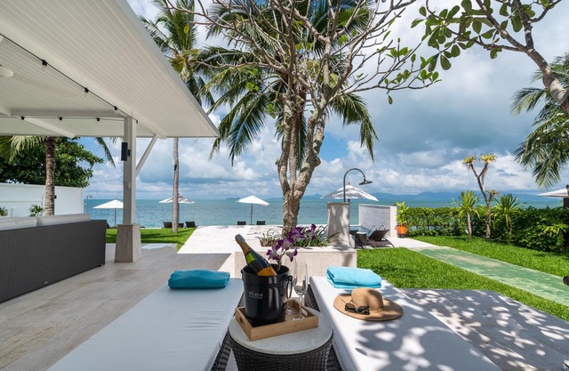 Chi Beachfront Pool Villa - 5 Bedroom