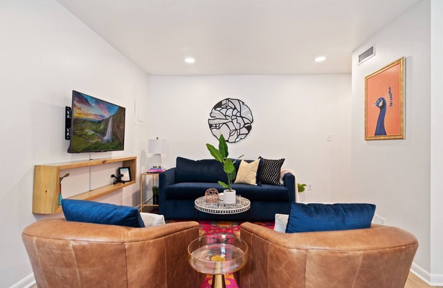Chic 1920s Charmer Walkable to Belmont & Vanderbilt, Pet-Friendly