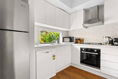 Chic 2-Bed Cottage Minutes from Clontarf Beach