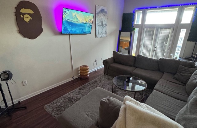 Chic 2 story loft in the heart of Midtown Atl!
