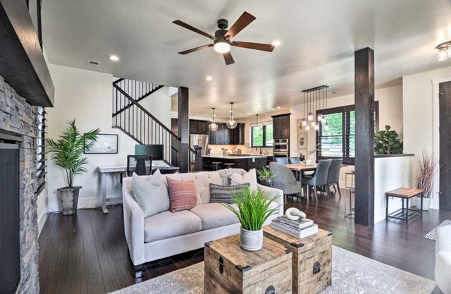 Chic Abode, Beautiful & Spacious, Walk to Old Town