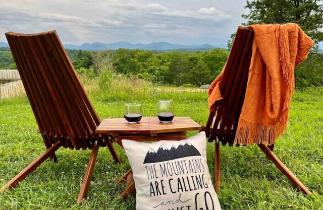Chic Barndo Chalet Above French Broad River- Pano Mountain Views on 13 Acresn