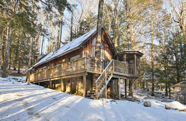Chic Cabin with Fireplace at Stratton Mountain