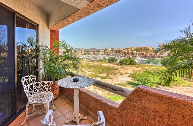 Chic Cabo San Lucas Getaway < 2 Miles to Beaches!