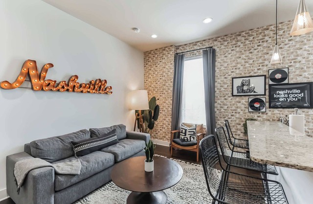 Chic Condo for 4 Near West End!