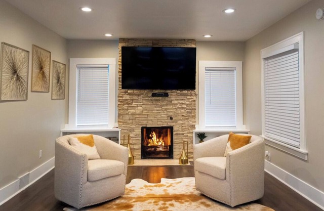 Chic, Modern Luxury in the Heart of Vehicle City