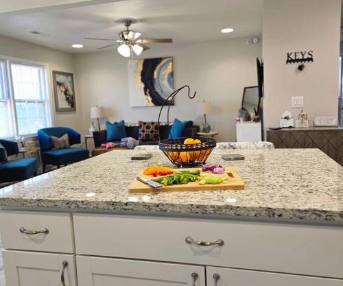 Chic Oasis: 3BR, 2BA, Private Deck