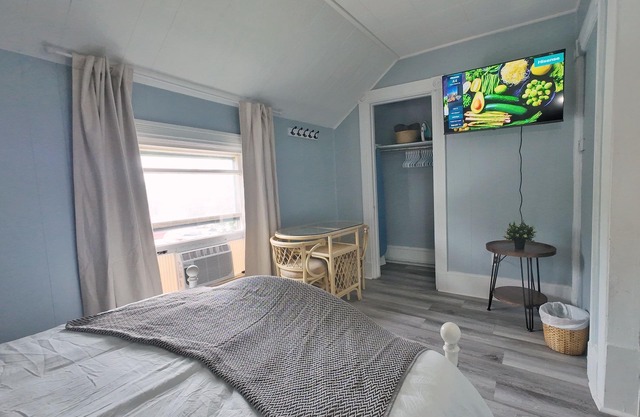 Chic & Sunny 1BR Hideaway - Apt 1
