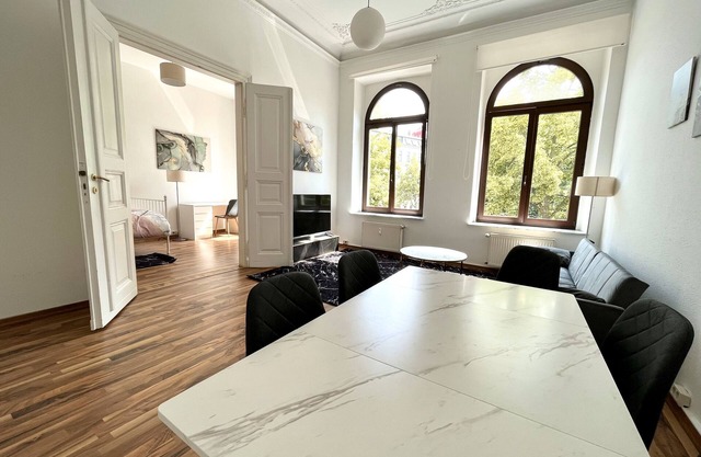 Chic vacation apartment - right by the arena