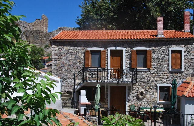 Chora Samothrakis, House with courtyard