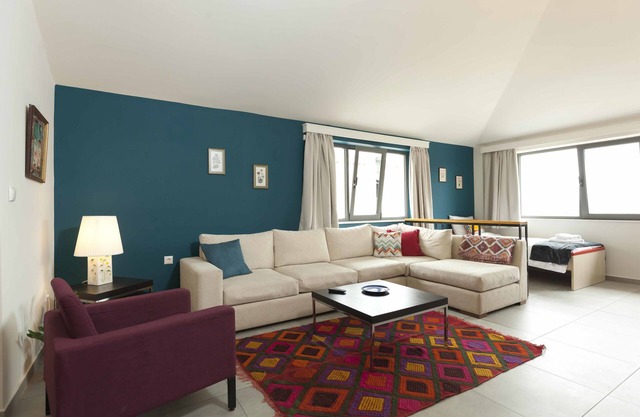 CHROMA Lodge Pikermi