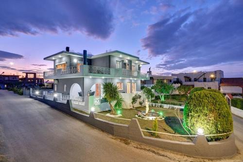 Chrysanthi Luxury Villa In Salakos, with Pool & Jacuzzi, Near Beach
