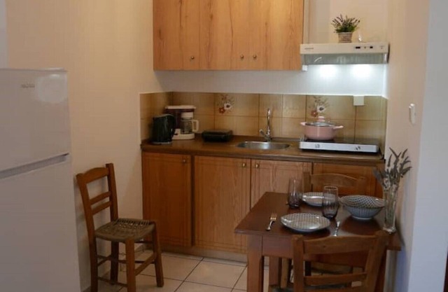 Chrysoula’s Welcoming Triple Room with Yard