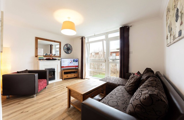 CITY CENTRE Modern,Spacious 2 Bedrooms, 2 Bathrooms Apartment,Lift,Carpark