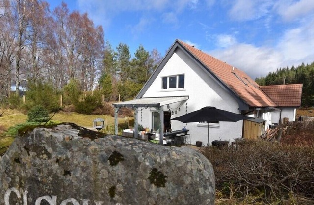 CLACH MHOR AND ANNEX, pet friendly, with open fire in Aviemore