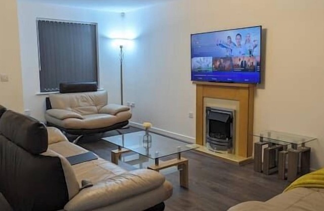 CLARITURF - 4 Bed House-Stadia,Parks,Canal & Sites-SkyN'flix