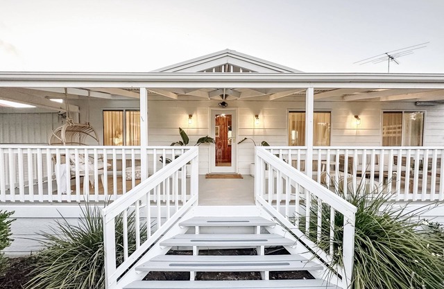 Clayton Bay House that's pet Friendly