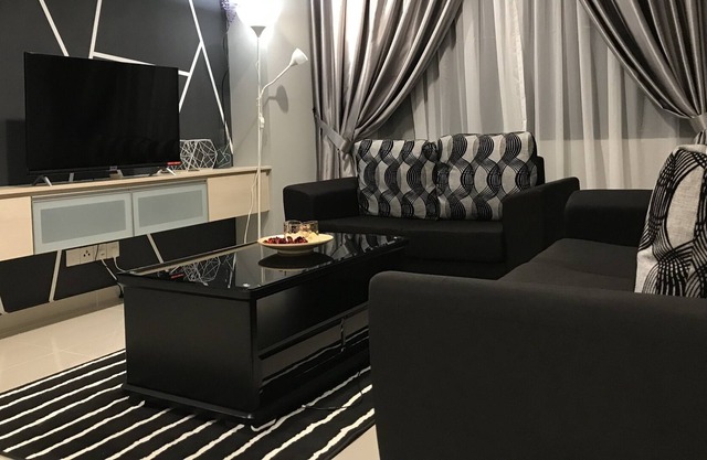Clean and Cosy 3R2B Apartment Sleeps 6 Near Batu Caves, FRIM