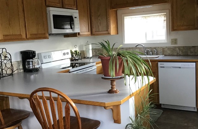Clean and cute,1 bed, 1 bath, small town setting across from city park.
