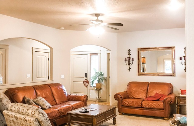 Clean, Comfy, and Cozy Near Everything! (Family and Dogs Friendly:)
