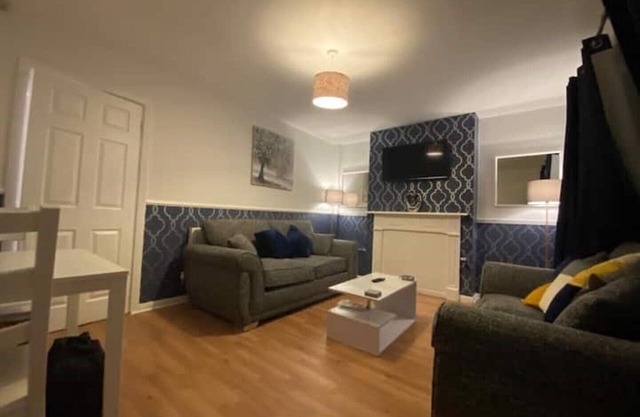 Clean cosy 3 Bedroom house, Free parking & WIFI