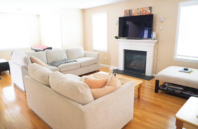Clean Cozy 1-BR 1BA Guest Room in Worcester