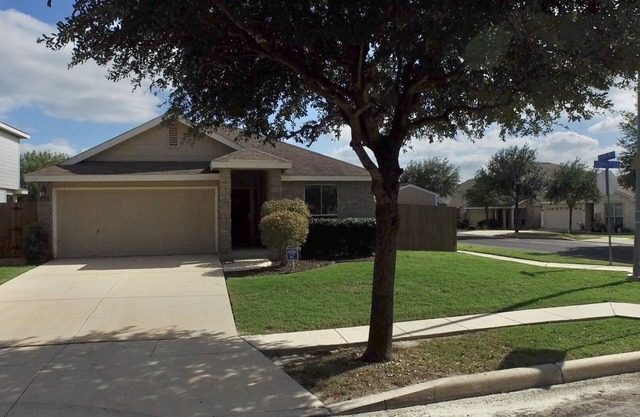 Clean & Cozy Home for BMT Graduation 2 miles away from Lackland Air Force Base