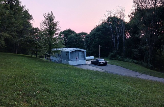 Clean, updated 3-bedroom mobile home in peaceful, Glenmoor Ohio with AC, WiFi