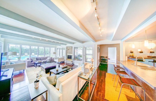 CLEVELAND ROCK! RENOVATED HOUSE FANTASTIC