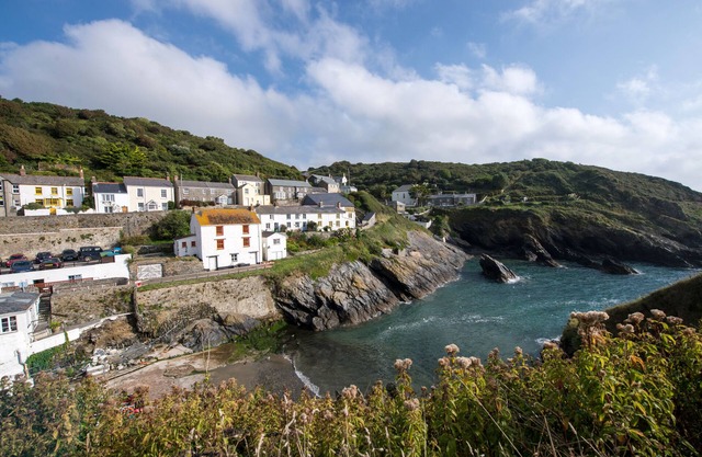 Cliff Garden Holiday Cottage in Portloe With Stunning Garden And Sea Views